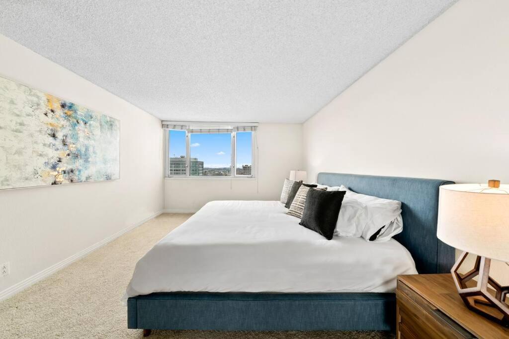 Smoky Quartz -marina View Spacious 3br Near Yacht Club Apartamento Los Angeles
